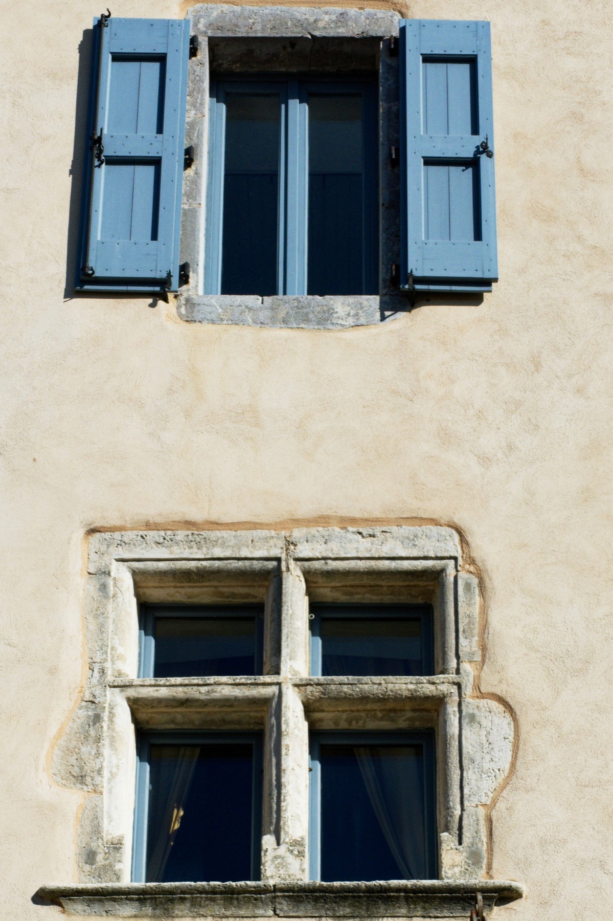 Angle de façade et encadrement de baie